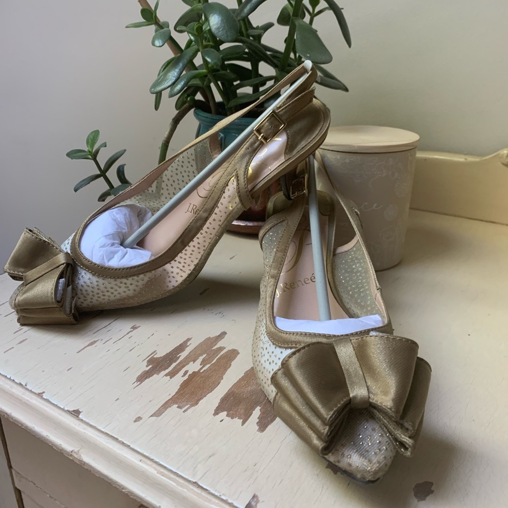 Gorgeous worn once Gold dress shoe